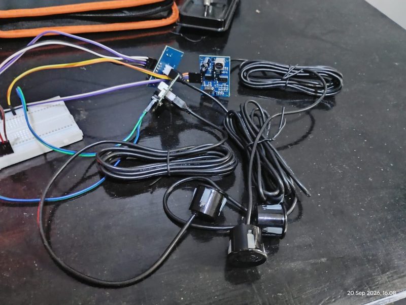 Dokumentasi Lapangan: Microcontroller ESP32 - RaventaTech IoT Integrator